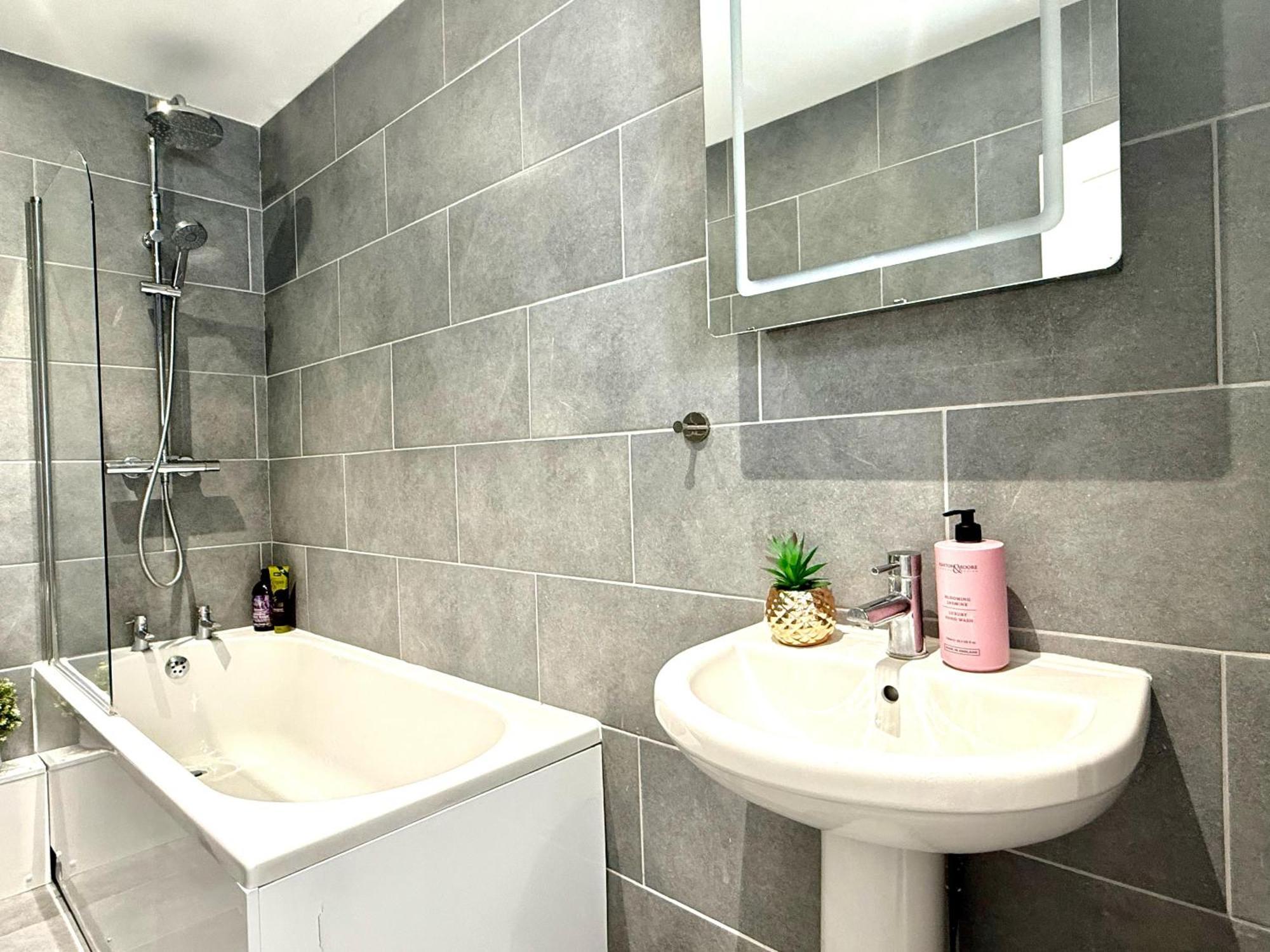 Hazel 1-Bedroom Cousy Flat, Parking, Wifi, Prime Location, Close To Blenheim Palace & Oxford 키들링턴 외부 사진