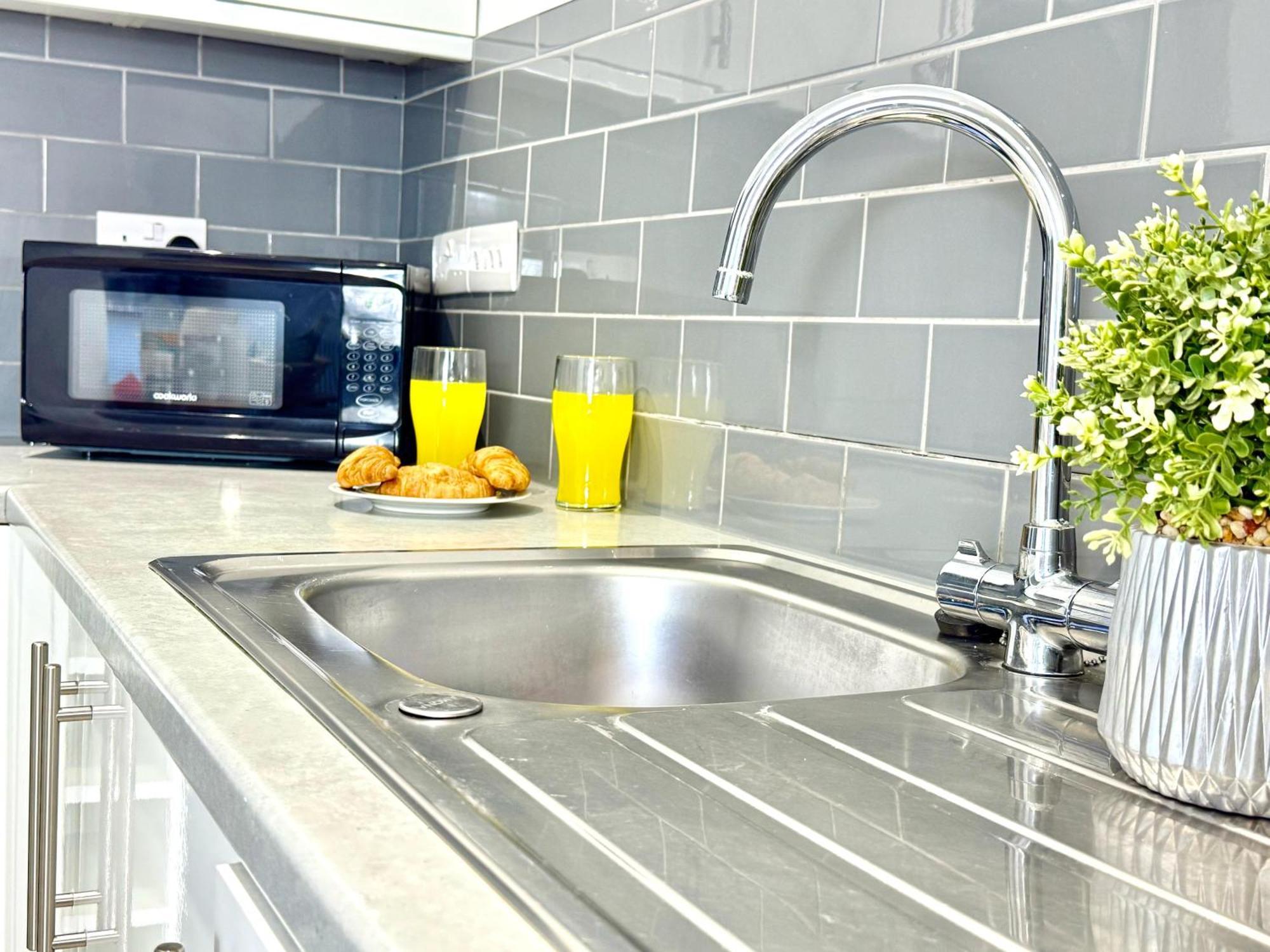 Hazel 1-Bedroom Cousy Flat, Parking, Wifi, Prime Location, Close To Blenheim Palace & Oxford 키들링턴 외부 사진